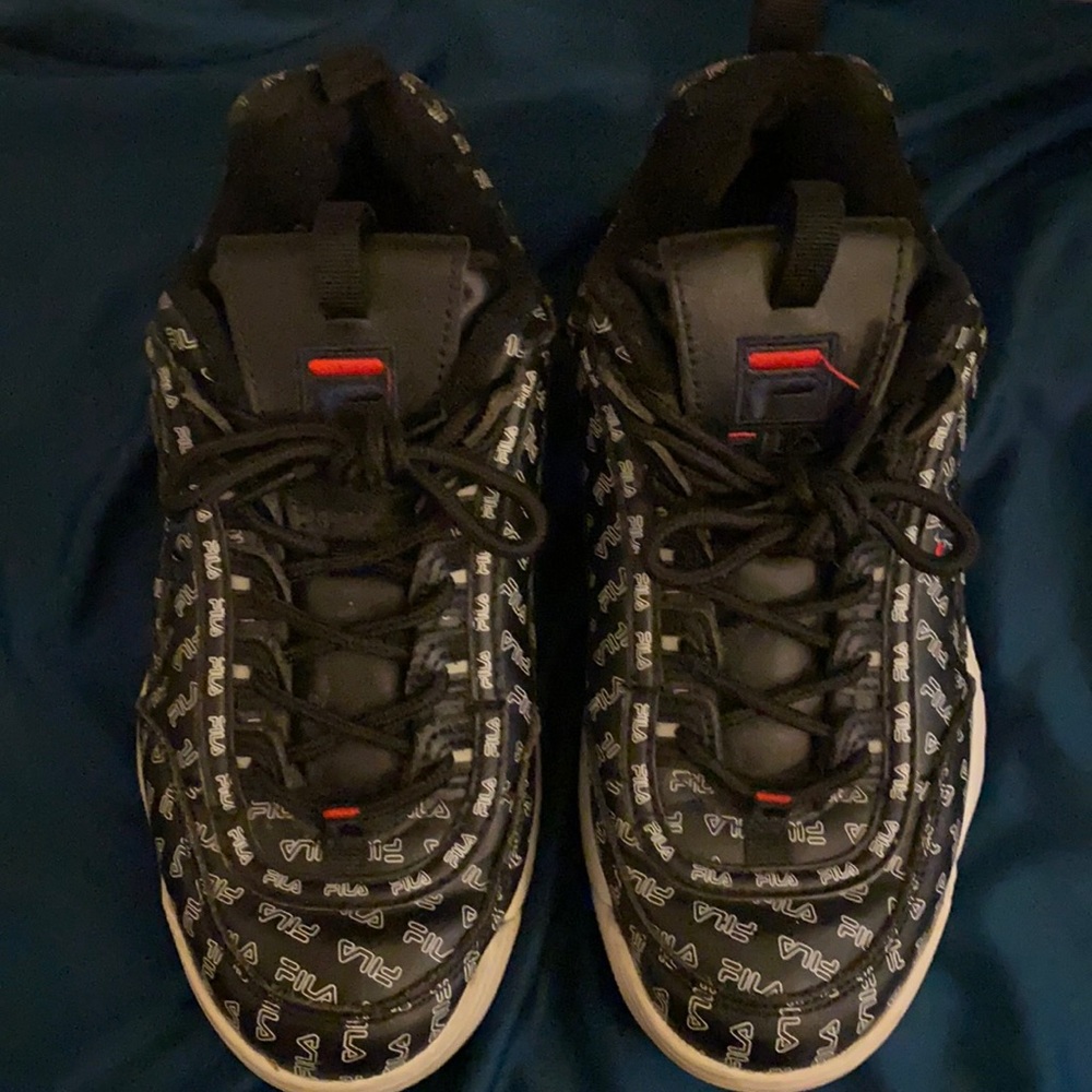 Black and white logo filas